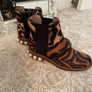 Animal Print Flat Short Boots size 5